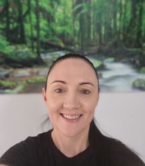 Co founder Carly from SweetAz Co. - Pimp Your Party with a big smile taking a selfie