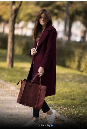 LOOK ELEGANTE COM SOBRETUDO BORDO