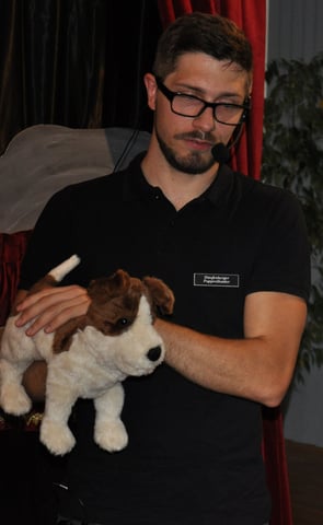 André Nolting mit Wuffi auf dem Arm
