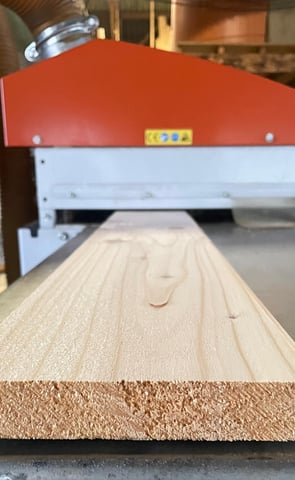 planche rabotée par la scierie mobile