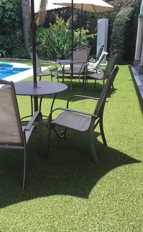Pasto Sintético de alta calidad para jardines exteriores en Guadalajara
