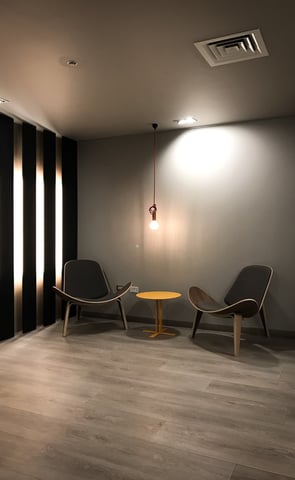 Remodelación de cocina y áreas comunes en oficinas.