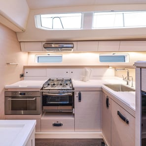 Jeanneau 65 galley 2