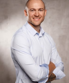 Profesionalūs verslo, linkedin portretai Vilniuje Kaune, dalykinė fotografija, asmeninis įvaizdis studijoje, darbo vietoje