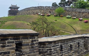 Hwaseong Fortress wall and guard pavilion