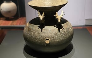 Gaya jar with deer shaped decoration