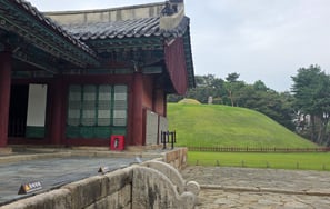King Jungong tomb and tomb keeper's house