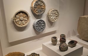 Roof end types and pottery items