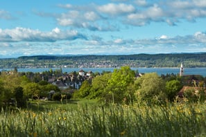 Überlingen am Bodensee – malerische Ansicht der Stadt am Seeufer