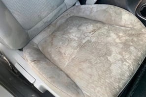 Avant nettoyage siège auto à La Ferté-Alais – OctoClean