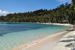 White Beach, Port Barton