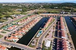 Casas frente a Canais Navegáveis