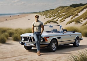 Alex mit seinem BMW Oldtimer Cabriolet am Strand