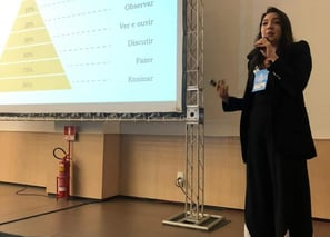 Jailana palestrando no I Congresso de Educação Sesc Senac