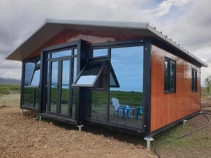 Tiny house installée sur vis de fondation