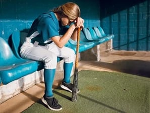 une femme sportive se trouvant seule avec trouble de l humeur