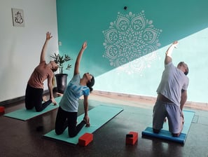 clase yoga aura sana