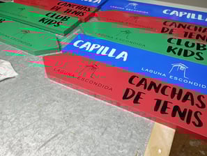 carteles para señalizar con vinilo de corte