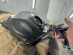 polakierowany kask