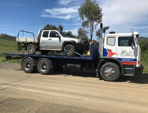 transporting ute; towing 4WD, 4x4; mechanical breakdown, broke down