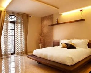 Clean and Bright , Spacious room in Banglore with a balcony, modern furniture, A/C and luxury.