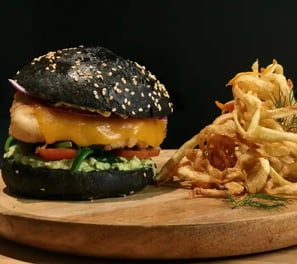 Burger fait maison avec frites