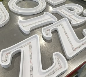 montaje letras corporeas