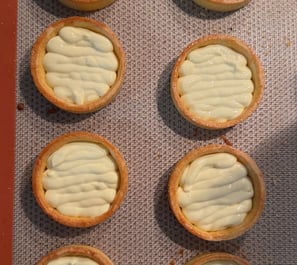 a baking tray with a cookie crust and a cookie crust