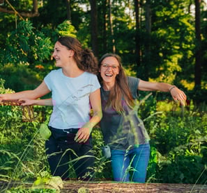 Hundetrainerinnen Antonia und Tabea bei der Hundeschule Takoda in Göttingen