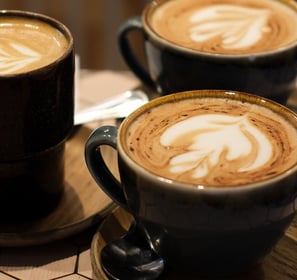 alt="cappuccino at Bon Jo Montmartre"