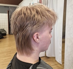 Mullet miesten hiusmalli. Studio Naava parturi Raisiossa.