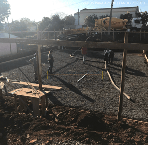 laboratório container sustentável, imagem da etapa construtiva, preparação concretagem radier
