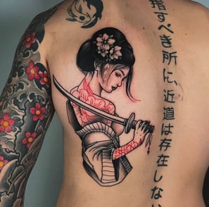 japoniško stiliaus geišos tatuiruotė atlikta Kaune, Santakt tattoo tatuiruočių studijoje