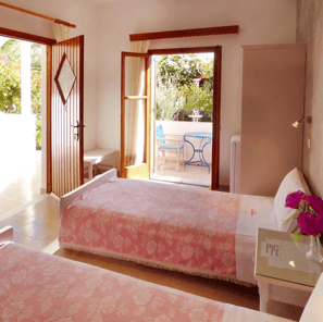 Double Twin Room Villa Georgia Perissa Santorini island