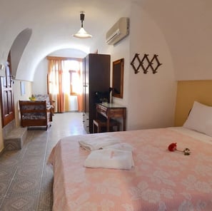 Studio - Upper Floor in Villa Georgia Perissa Santorini island