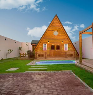 Tony Haus mit Pool und Terrasse