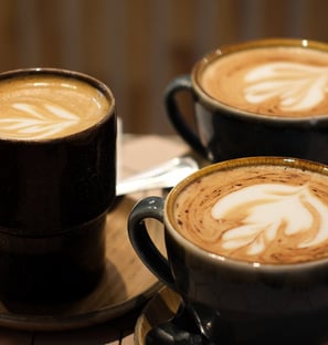 alt="cappuccino at Bon Jo Montmartre"