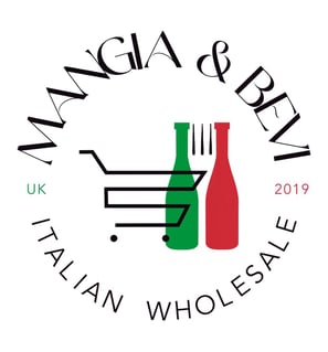 Mangia & Bevi, two wine bottles on a white background representing the Italian flag