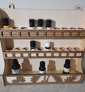 présentoir organiseur huiles essentielles avec étiquettes découpe laser dxf svg