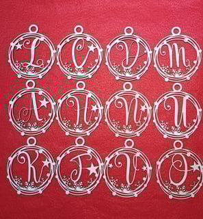 Boules de noel monogramme découpe laser