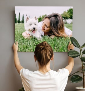 Tablou personalizat cu animal de companie – poză cu câine pe canvas, moment emoționant