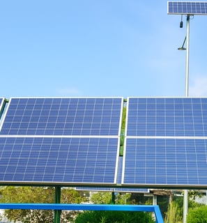 Pengerjaan Solar panel Pembangkit listrik tenaga matahari