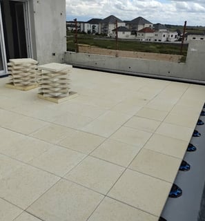 Terrasse, dalle sur plot