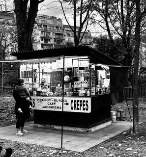 Petit stand de crêpes dans les parcs parisiens