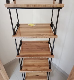 Rak papan Bambu Dengan Konstruksi Besi