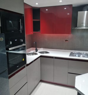 cocina negro y rojo moderna