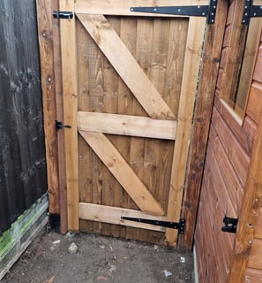 6ft wooden gate, black hinges and lock - lawtons landscapes 