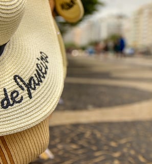 Chapéu no calçadão de Copacabana