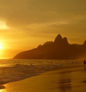 Pôr do sol em. Ipanema