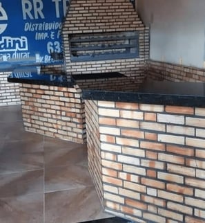Churrasqueira e forno a lenha: o combo perfeito para sua área gourmet.